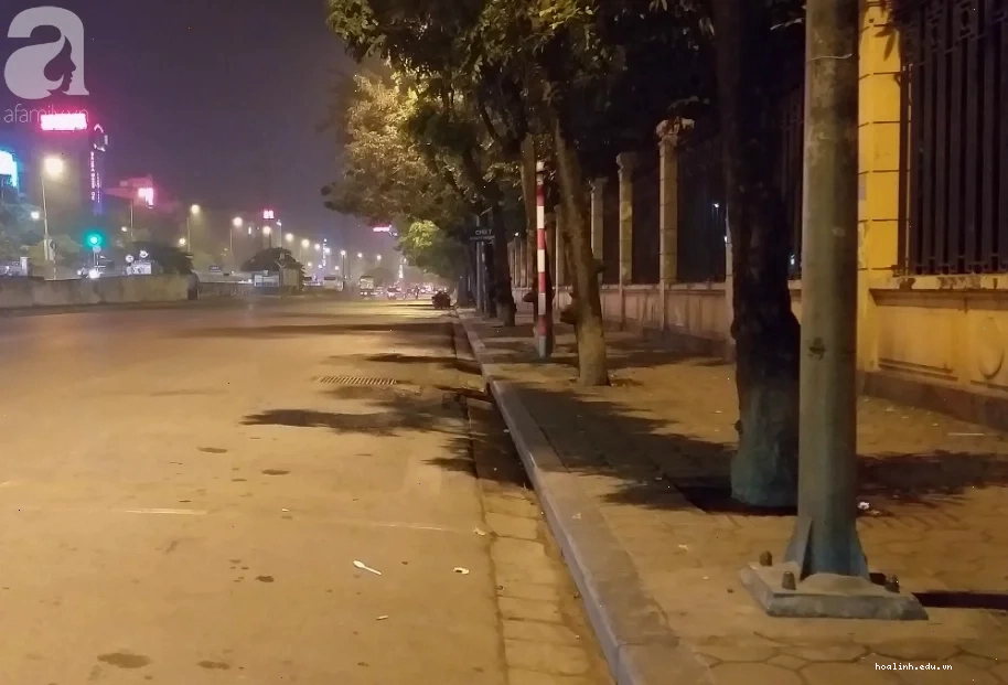 Ảnh cảnh báo giao thông, hình ảnh gái đứng đường