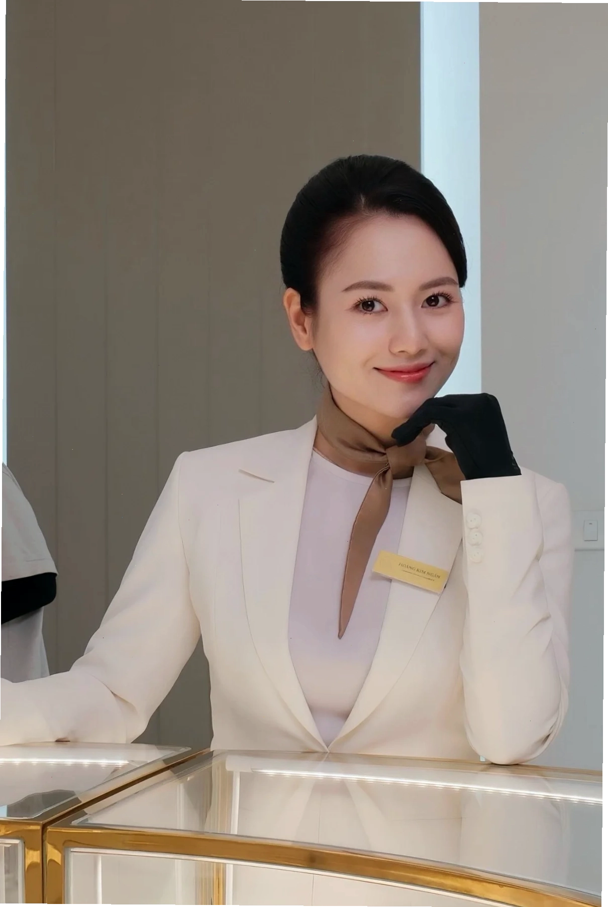 ảnh cô gái cô độc trong thư viện