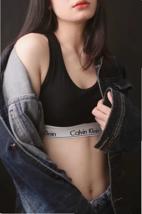 ảnh con gái mặc áo bra chất màu da