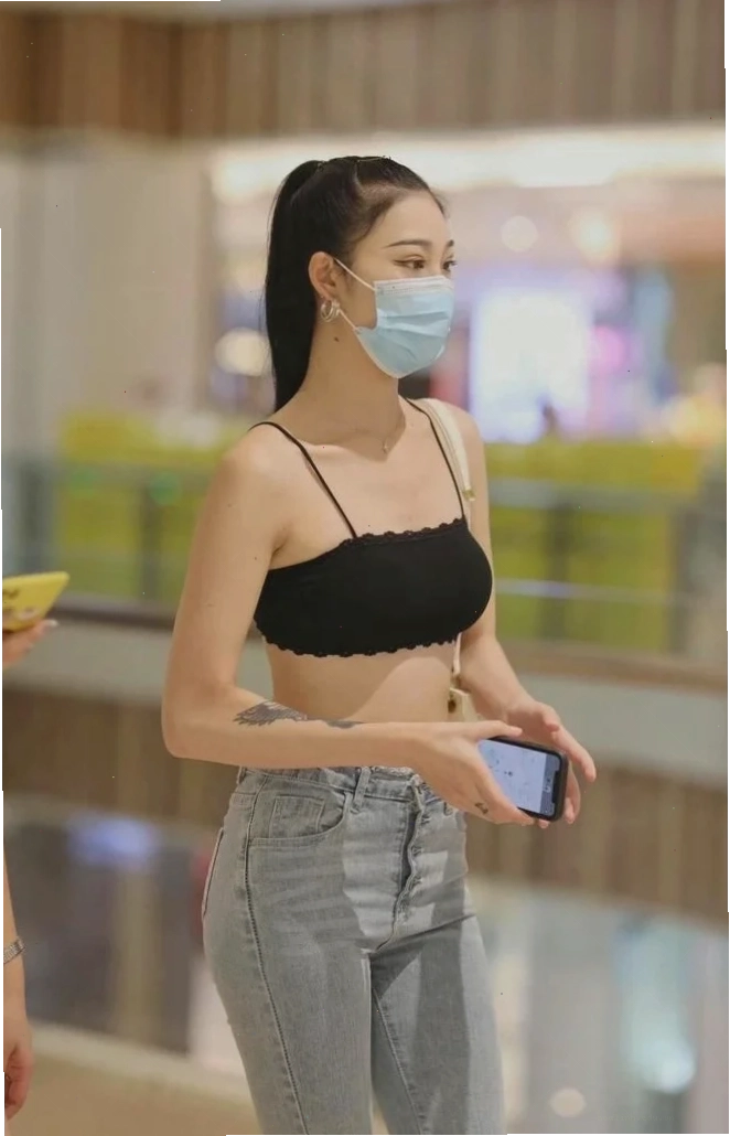 ảnh con gái mặc áo bra chất màu đen