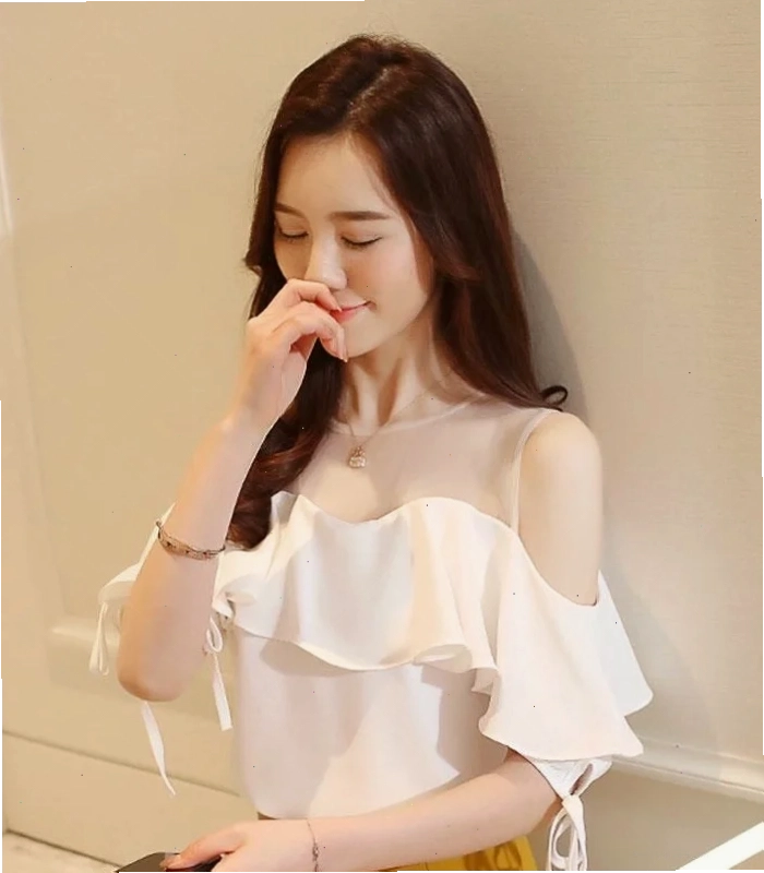 ảnh con gái mặc áo hở vai chụp ảnh nghệ thuật