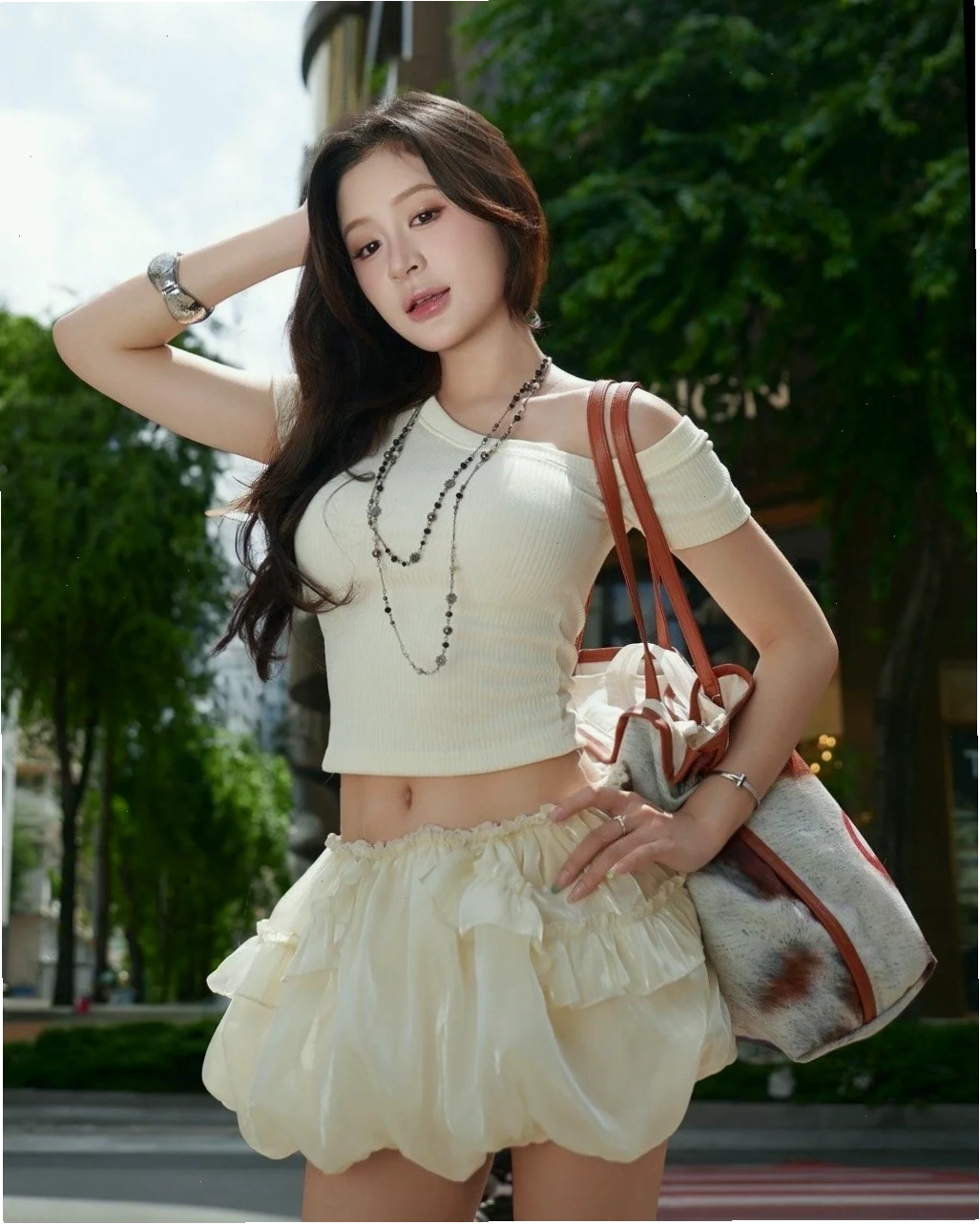 ảnh con gái mặc áo hở vai sang chảnh
