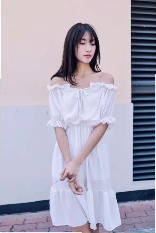 ảnh con gái mặc áo hở vai sang trọng