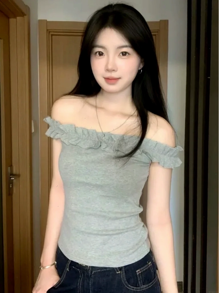 ảnh con gái mặc áo hở vai trong ánh hoàng hôn