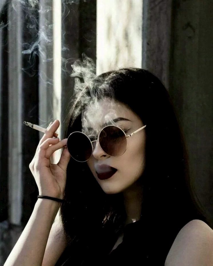 ảnh đại diện cô gái phong cách street style