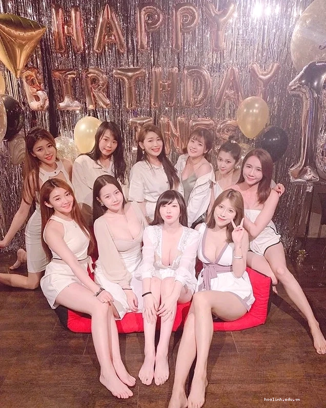 ảnh gái đẹp bikini chúc mừng sinh nhật năng lượng