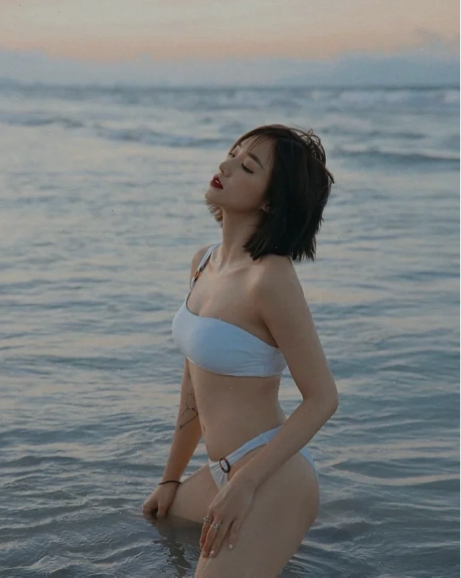 ảnh gái đẹp tóc ngắn bikini phong cách bob