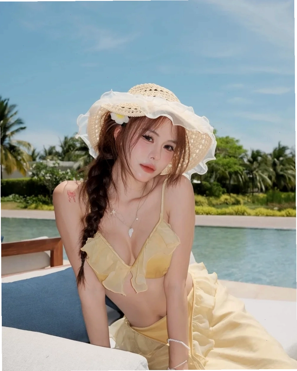 ảnh gái đẹp tóc ngắn bikini xinh tươi
