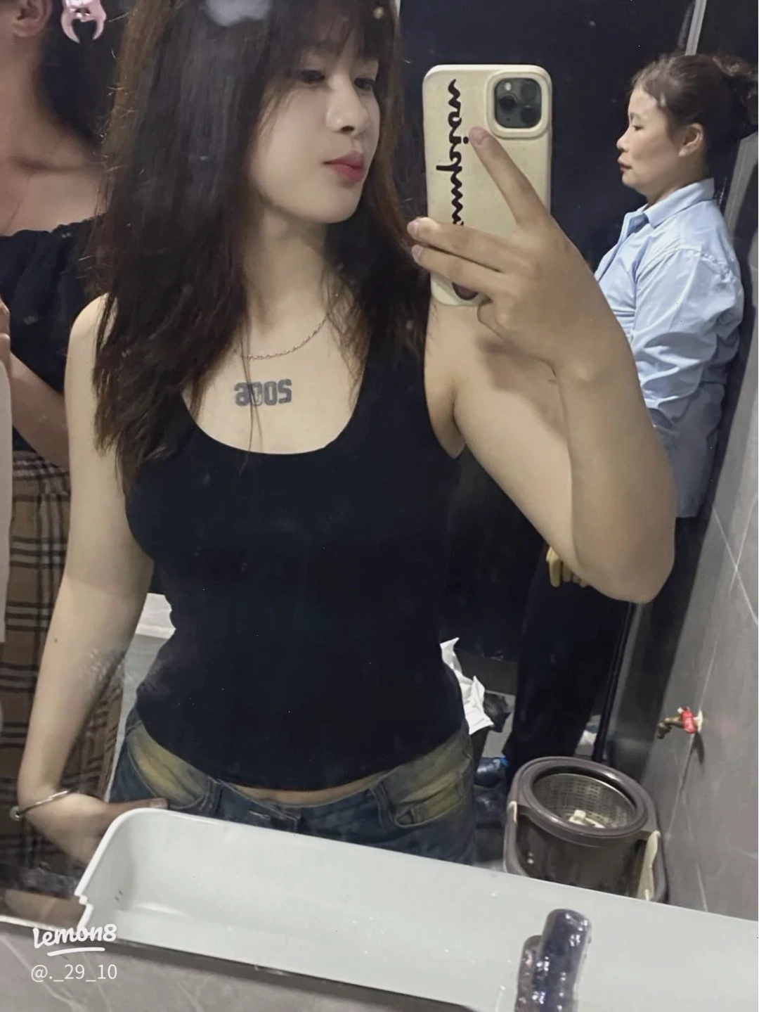 ảnh gái mặc áo 3 dây che mặt kết thúc
