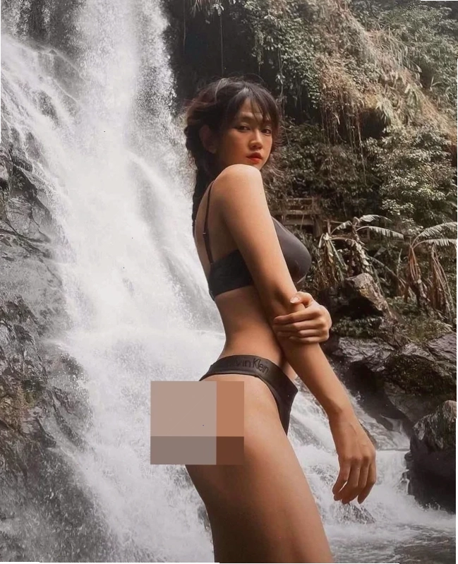 ảnh gái mặc bikini đi ngủ tạo dáng tự nhiên
