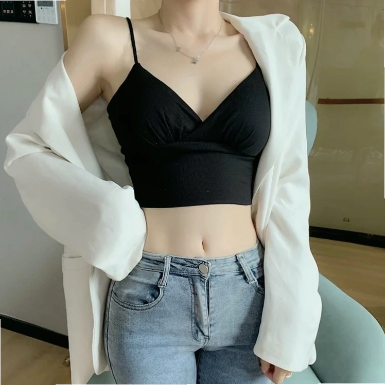 Ảnh gái mặc croptop năng động