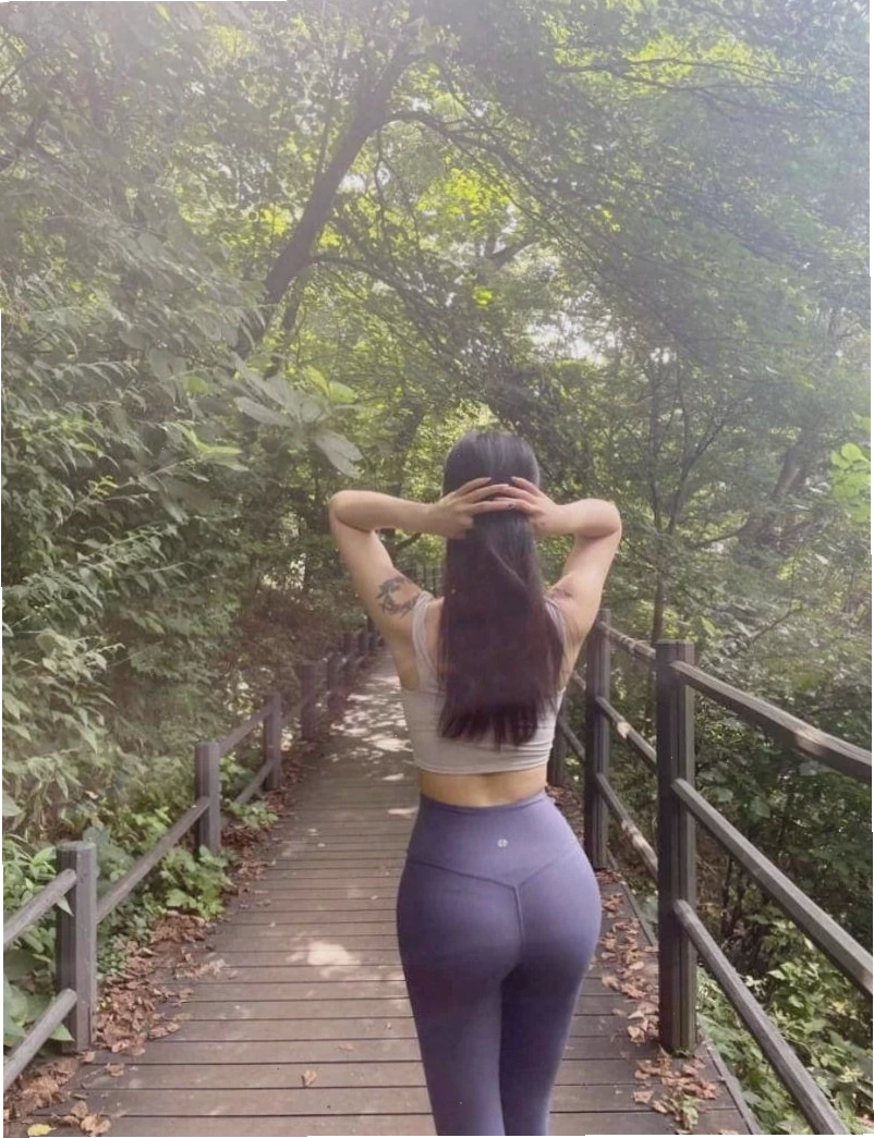 ảnh gái mặc quần legging dáng dài