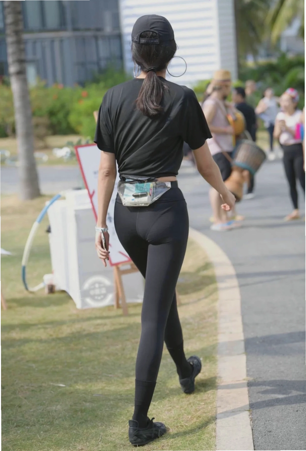 ảnh gái mặc quần legging tập yoga
