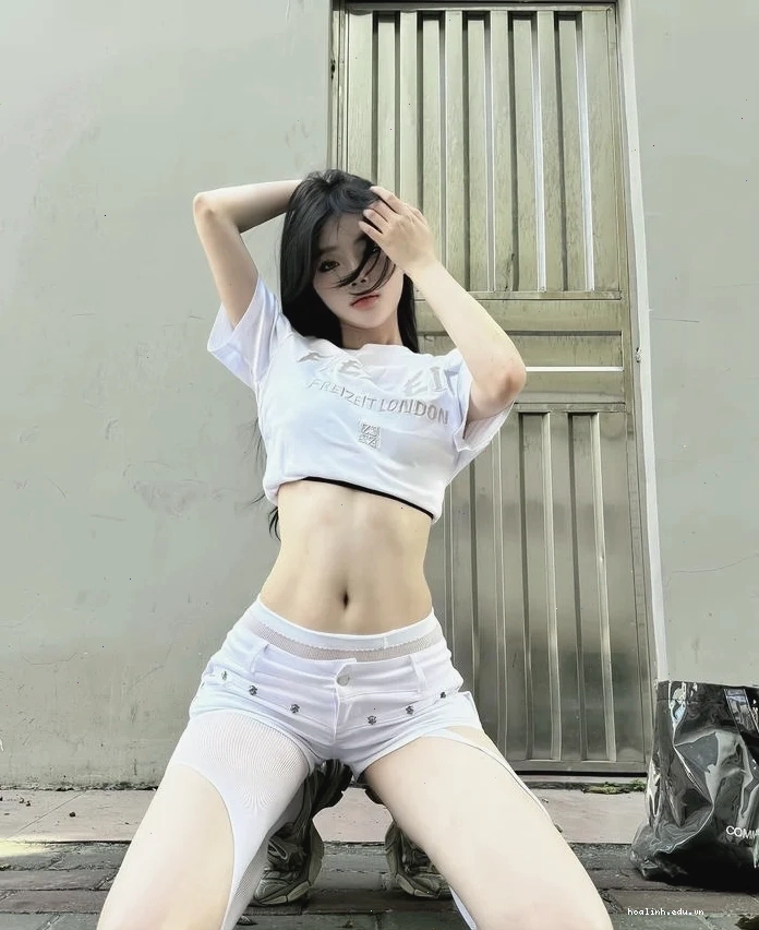 ảnh gái mặc quần short ấn tượng