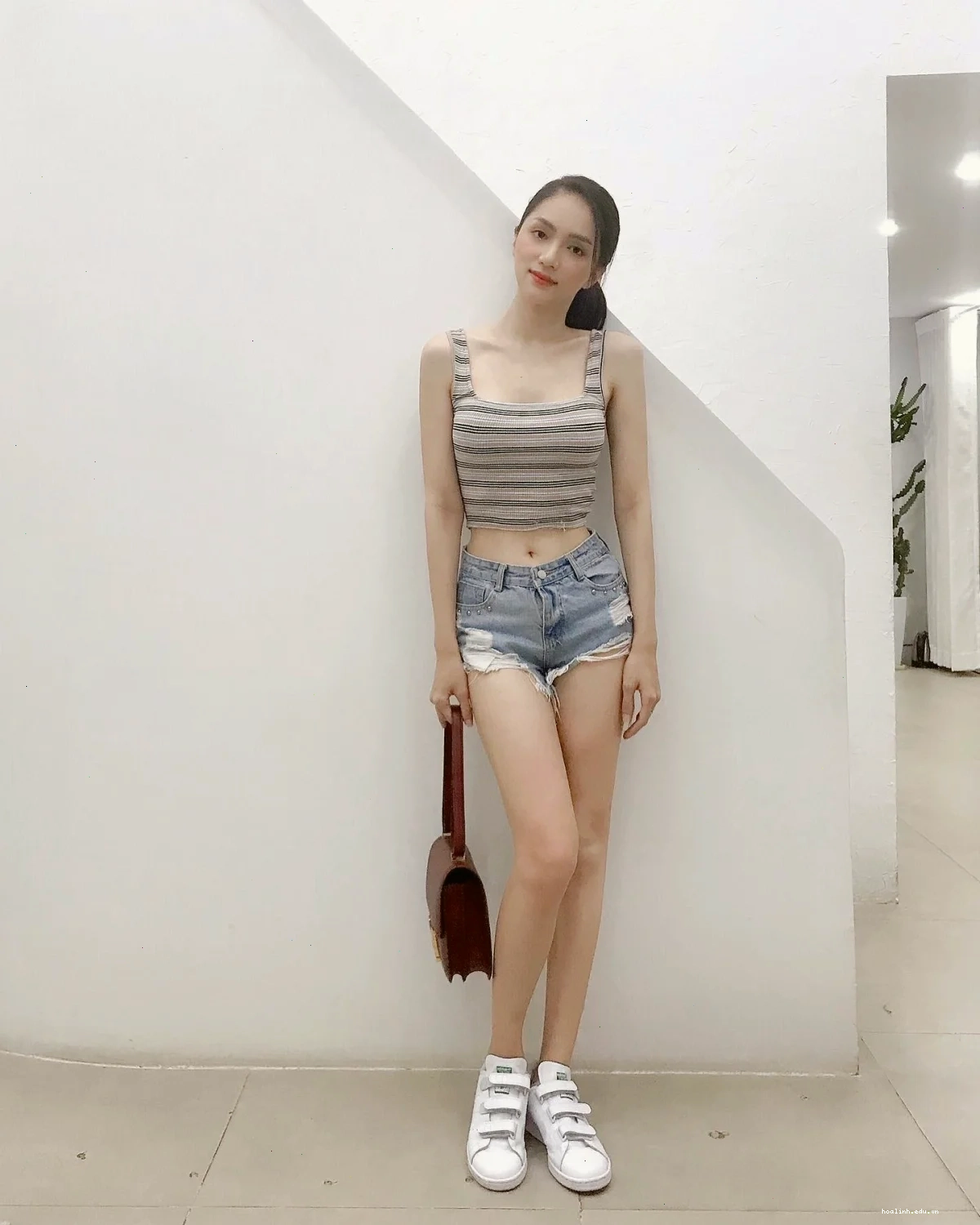 ảnh gái mặc quần short cùng bạn bè
