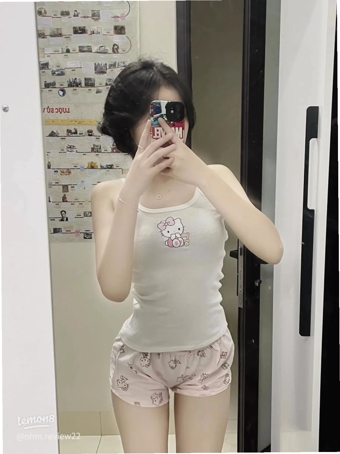 ảnh gái mặc quần short dạo chơi