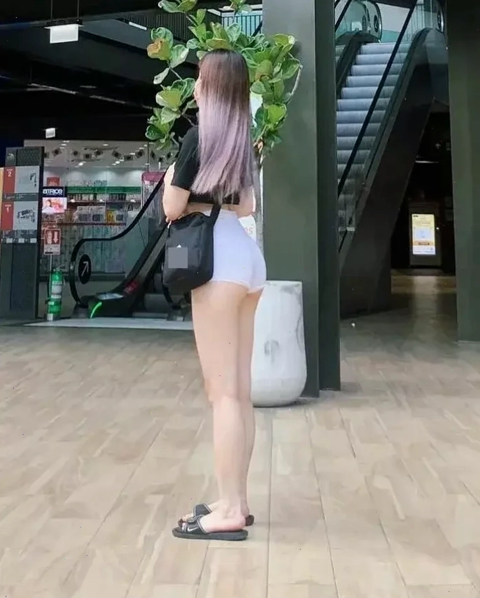 ảnh gái mặc quần short giữa phố
