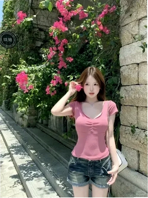ảnh gái mặc quần short năng động