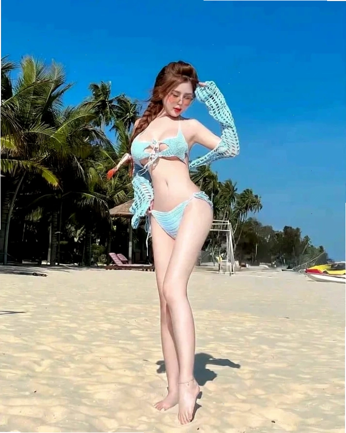 ảnh gái xinh bikini trong suốt bên nắng