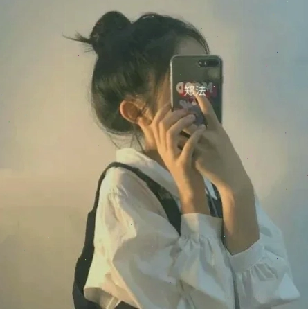 ảnh gái xinh che mặt bằng điện thoại