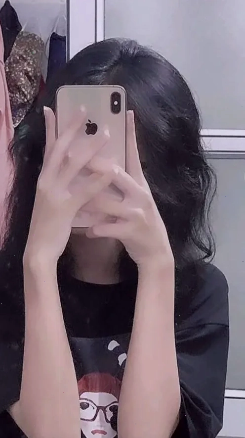 ảnh gái xinh che mặt bằng điện thoại tóc dài nàng thơ