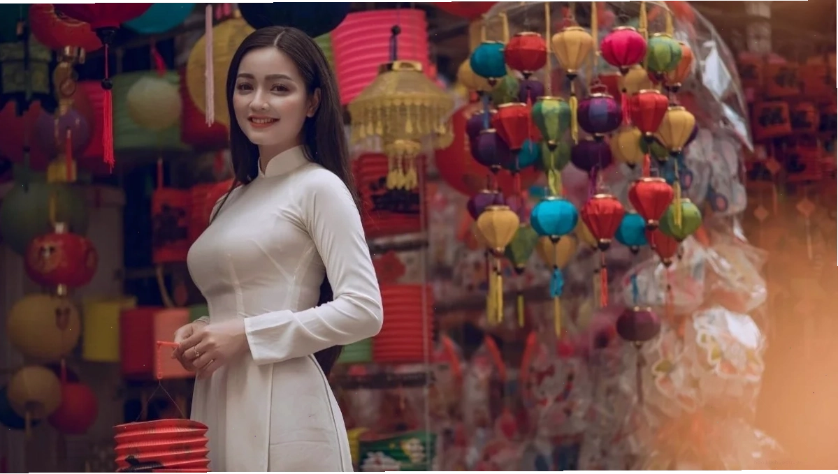 ảnh gái xinh dễ thương việt nam ngồi bên xe máy