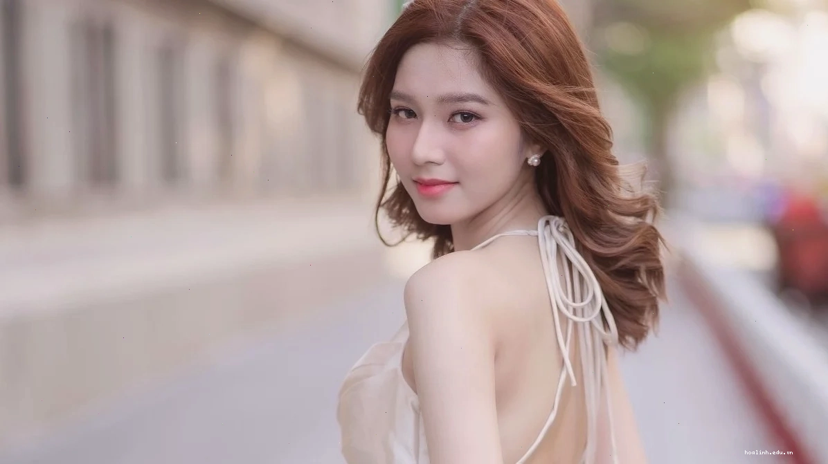 ảnh gái xinh dễ thương việt nam ngồi vỉa hè