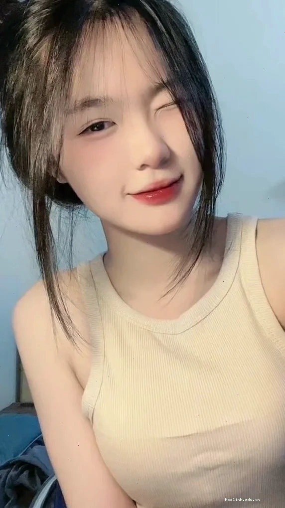 ảnh gái xinh dễ thương việt nam với nụ cười tỏa nắng