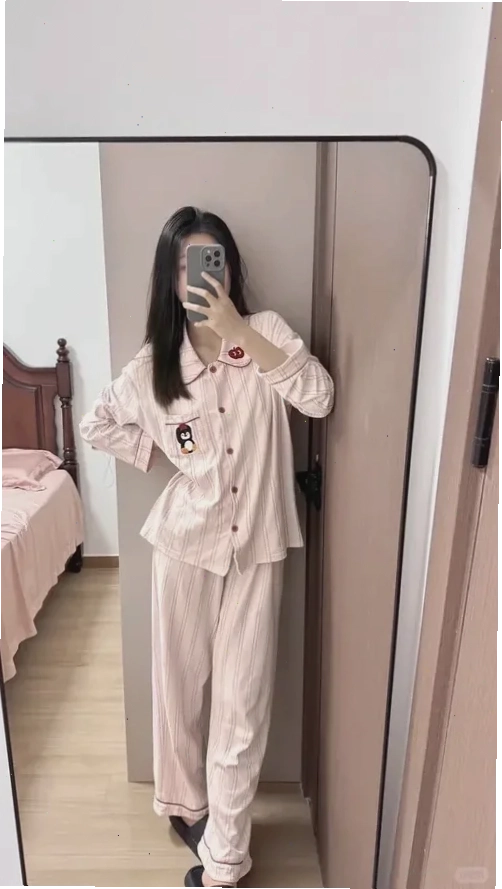 ảnh gái xinh mặc bikini đi ngủ lụa ngắn