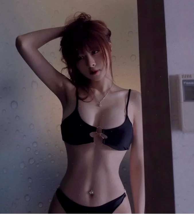 ảnh gái xinh mặc bikini đi ngủ xuyên thấu