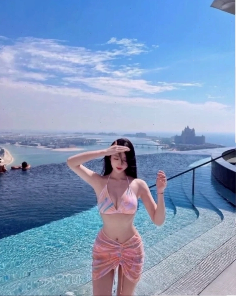 Ảnh gái xinh mặc bikini hồng đẹp mê ly