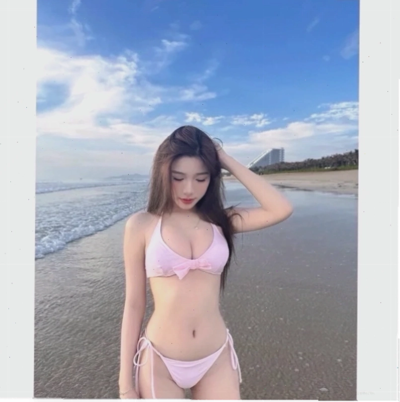 Ảnh gái xinh mặc bikini hồng gợi cảm