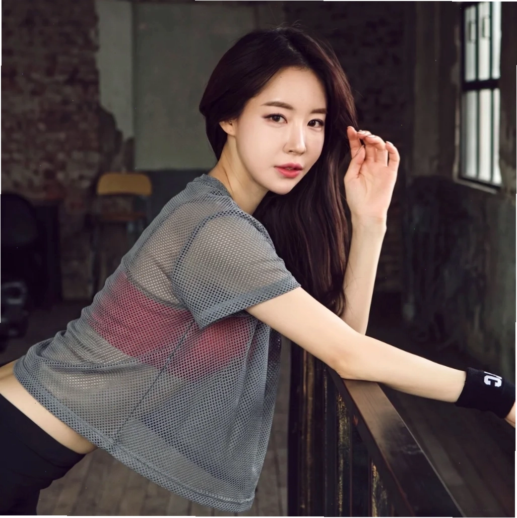 Ảnh gái xinh mặc croptop nổi bật