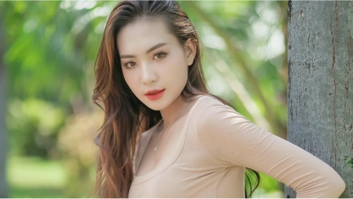 Phóng viên xinh đẹp Ảnh gái xinh việt nam 2018 tại sân vận động