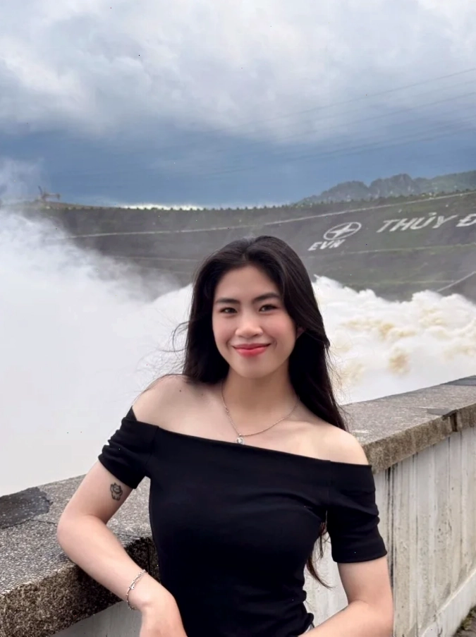 ảnh gái xinh vn cô nàng tóc ngắn nhìn máy