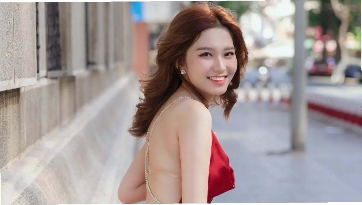 ảnh gái xinh vn mặc áo đỏ hở vai