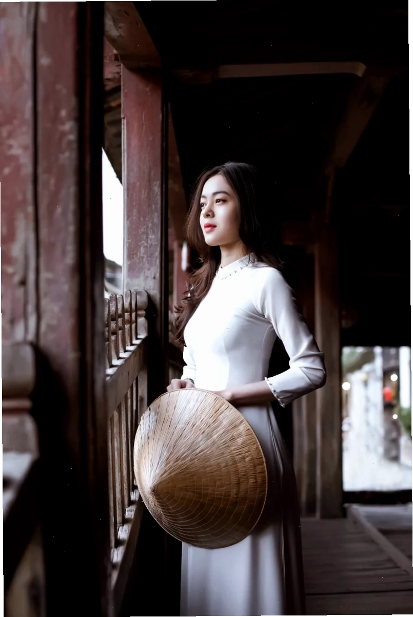 ảnh gái xinh vn váy trắng sơ mi hồng ven biển