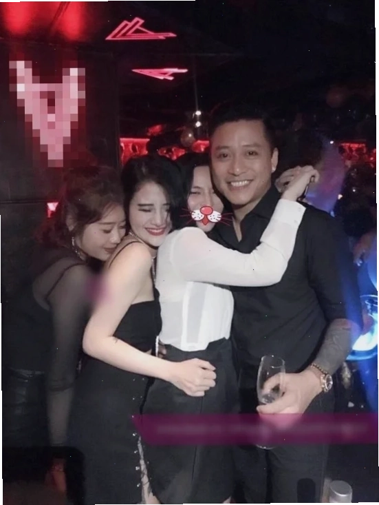 ảnh ôm gái đầy sức sống