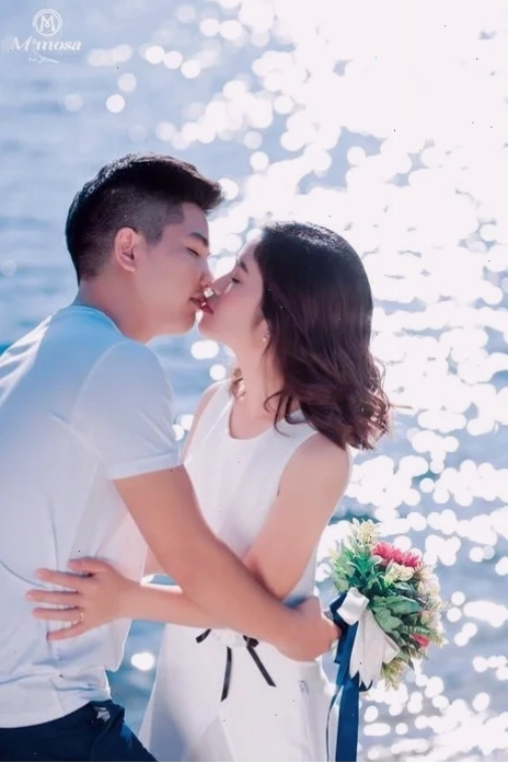 ảnh ôm gái đẹp tự nhiên