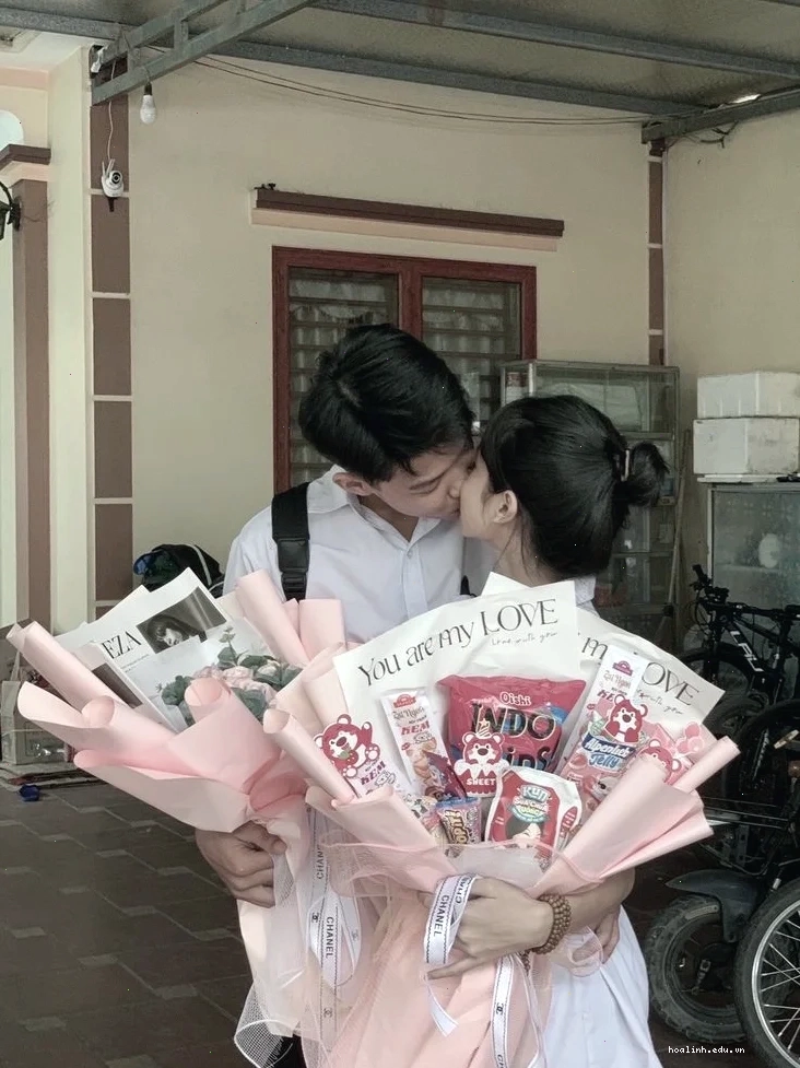 ảnh ôm gái dịu dàng