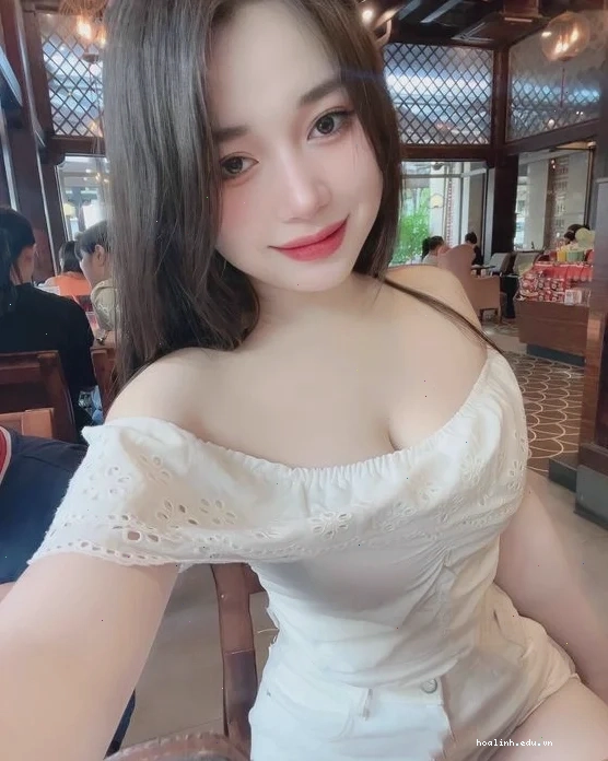 avatar gái dễ thương hé mắt