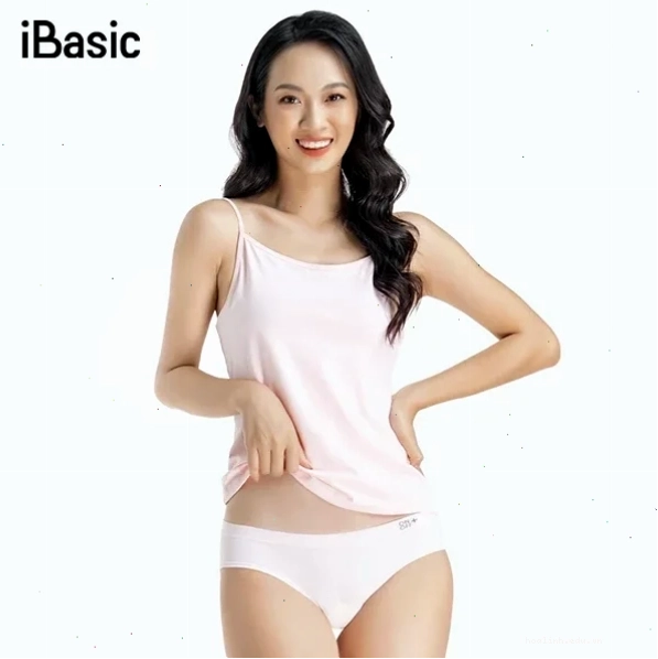 bạn gái không mặc đồ lót đương đại