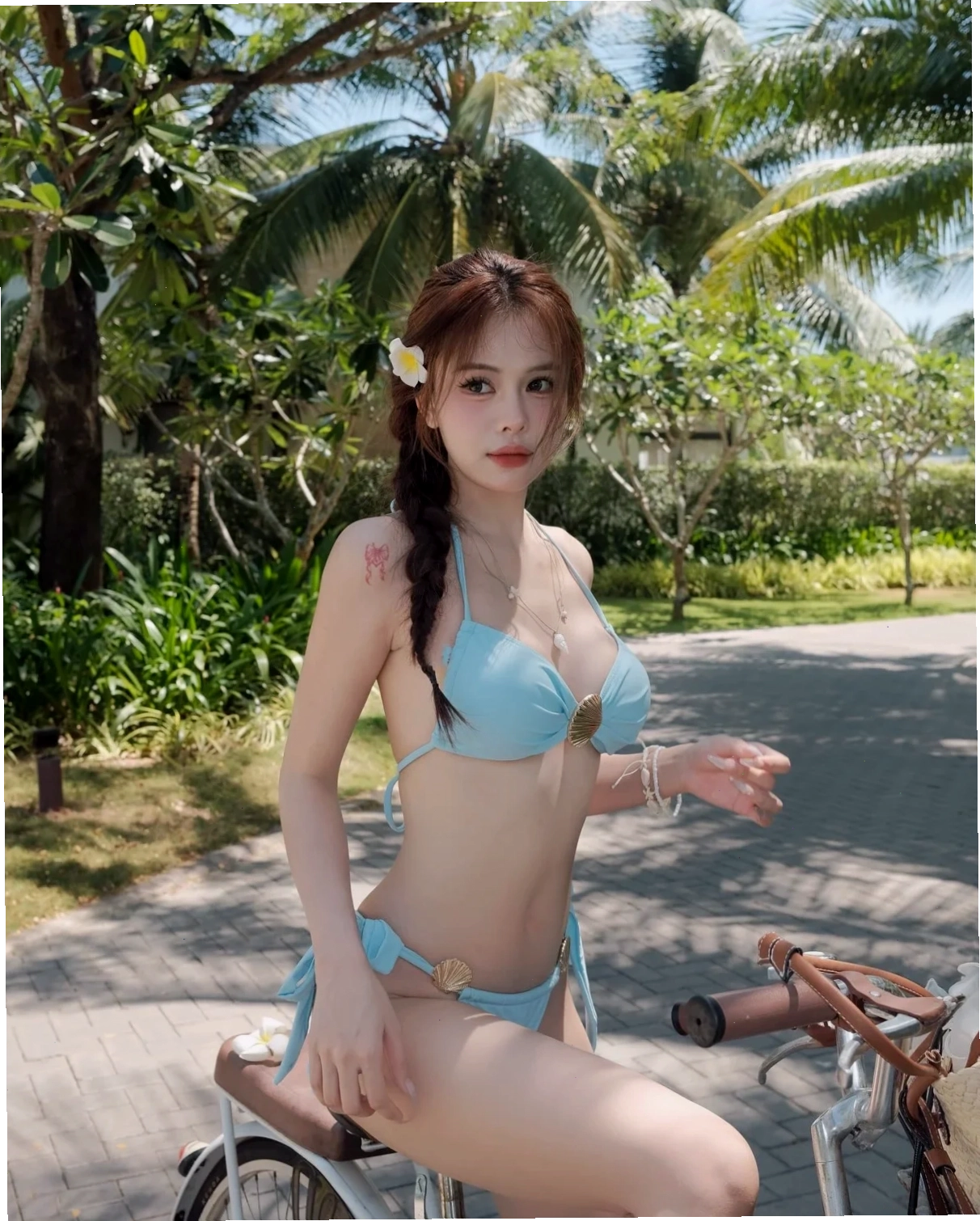 Bikini hồng nhạt ôm dáng cô gái trong ảnh gái mặc bikini nóng bỏng