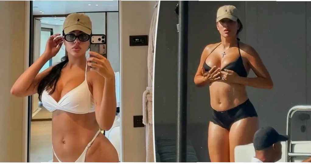 Bikini trắng nước xanh Bikini trắng nổi bật giữa làn nước xanh