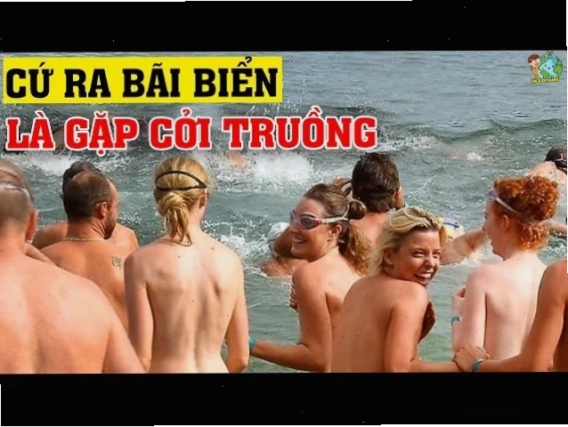 Cảnh gái tắm không mặc đồ thư giãn dưới ánh nắng
