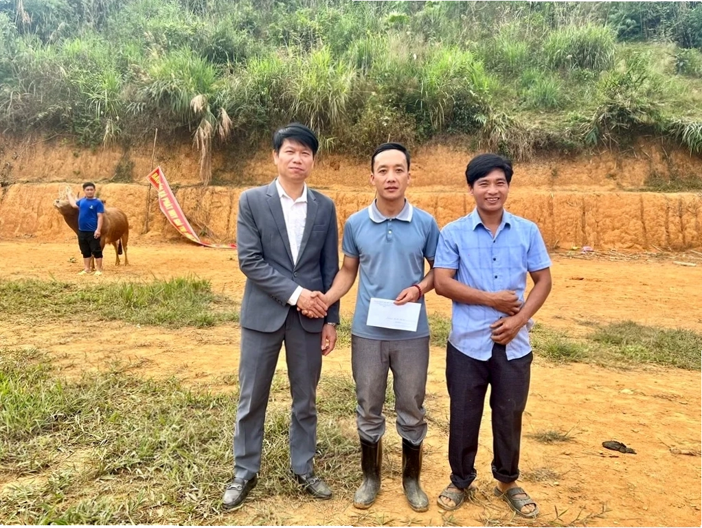 Câu chuyện phía sau gái già mông to