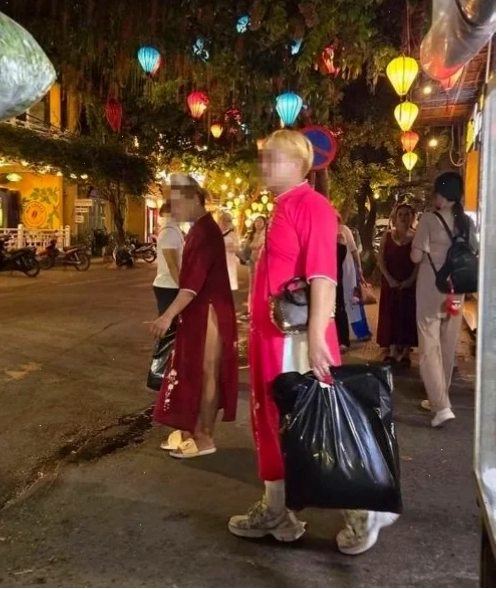 cô gái ăn mặc phản cảm ở hội an khi lên mạng xã hội
