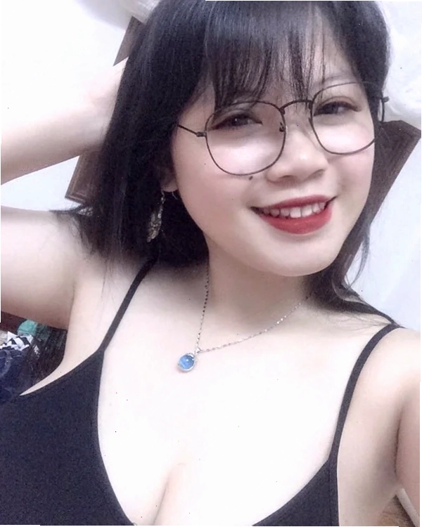 Cô gái có vòng 1 to nhất việt nam gây tranh cãi