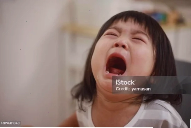 cô gái khóc vibe cổ điển