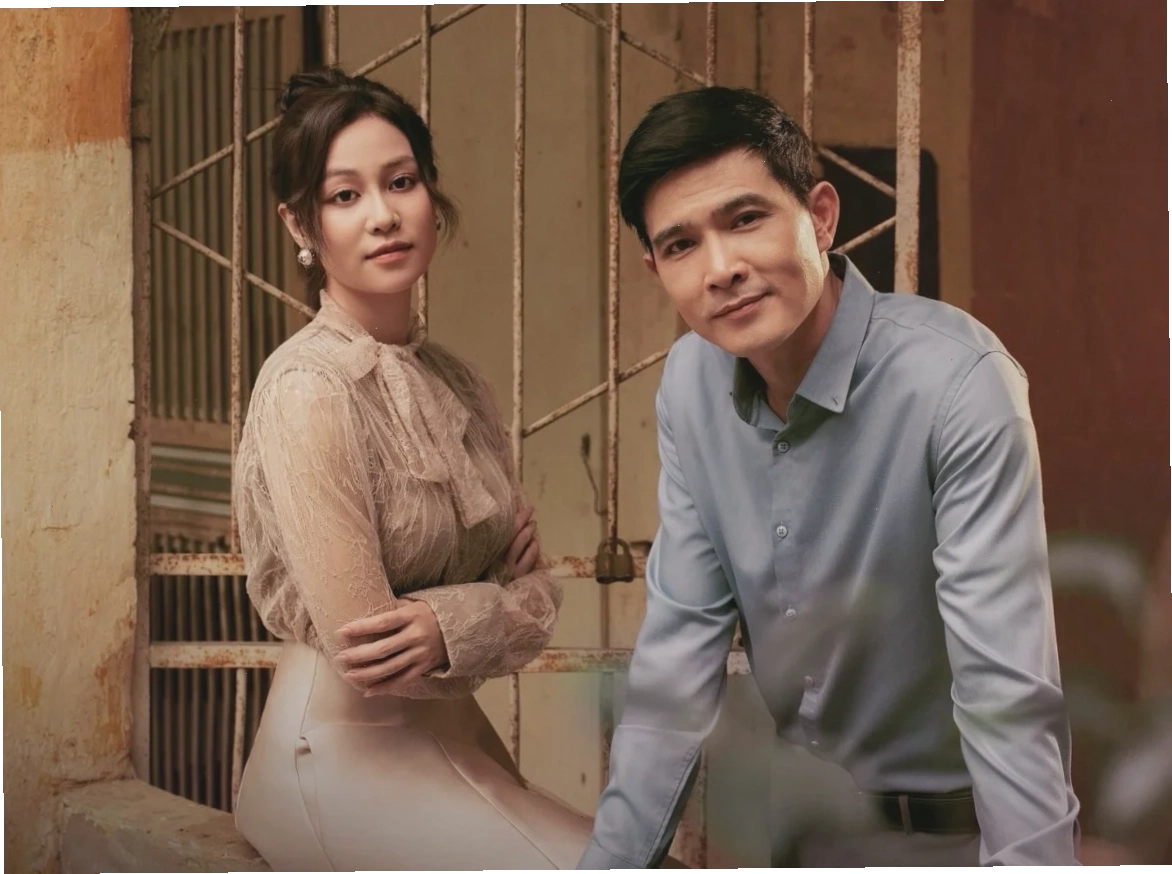 cô gái không mặc quần áo đi xe máy tâm điểm